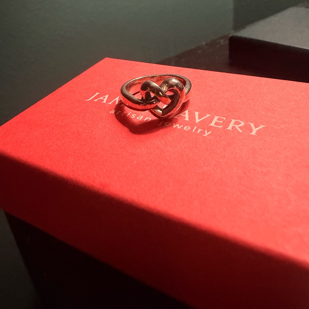 James Avery RETIRED Heart Knot ring